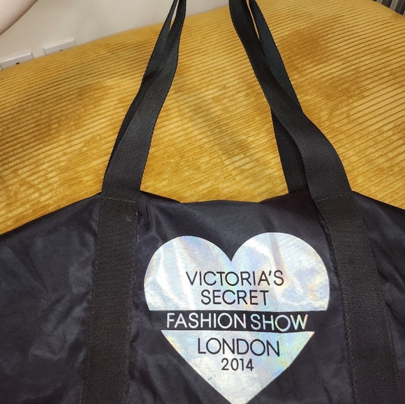 Victoria's Secret tote - Picture 3 of 8